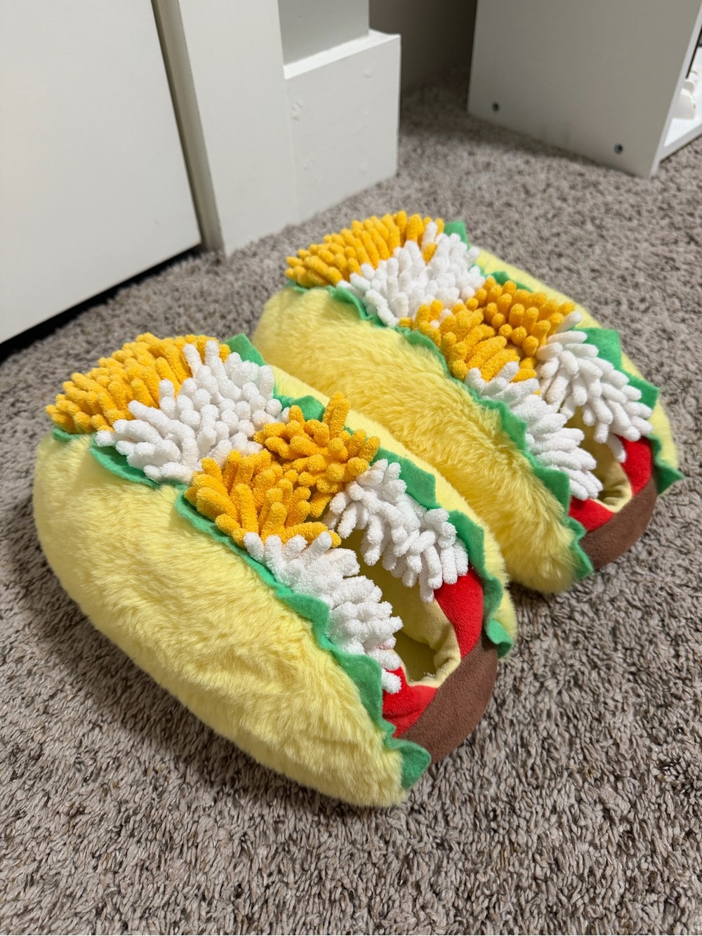 NWOT Boys Fun Plush Taco Slippers (Boys Size 6)